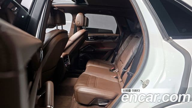 Porsche Cayenne (PO536), 2021 13