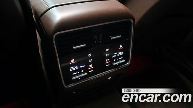 Porsche Cayenne (PO536), 2021 17