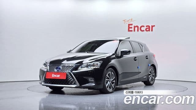 Lexus CT200h ZWA10, 2018 1