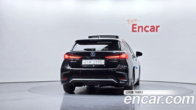 Lexus CT200h ZWA10, 2018 4