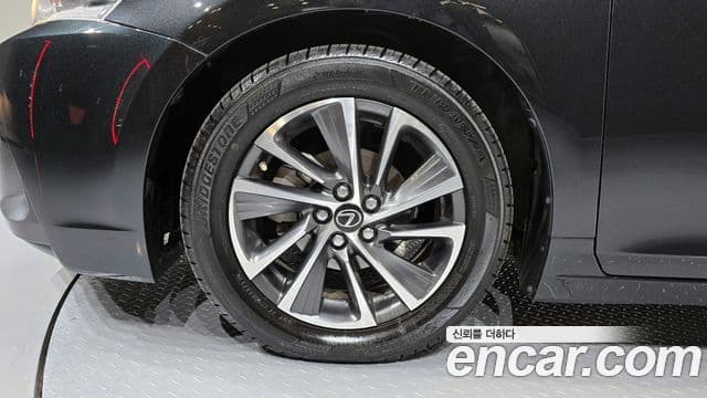 Lexus CT200h ZWA10, 2018 все фото