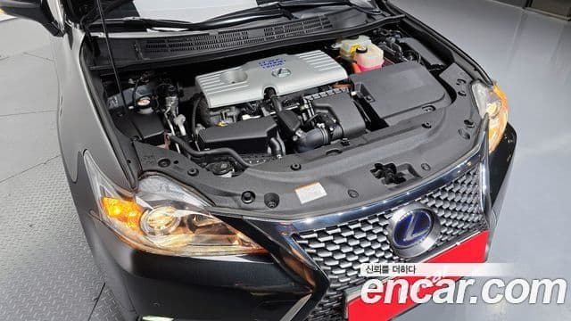 Lexus CT200h ZWA10, 2018 6