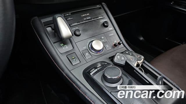 Lexus CT200h ZWA10, 2018 9