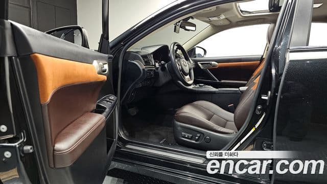 Lexus CT200h ZWA10, 2018 10