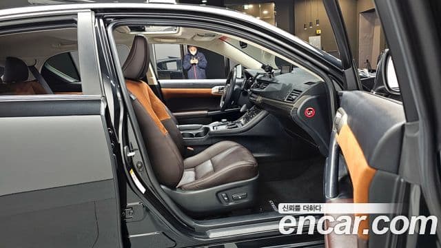 Lexus CT200h ZWA10, 2018 11