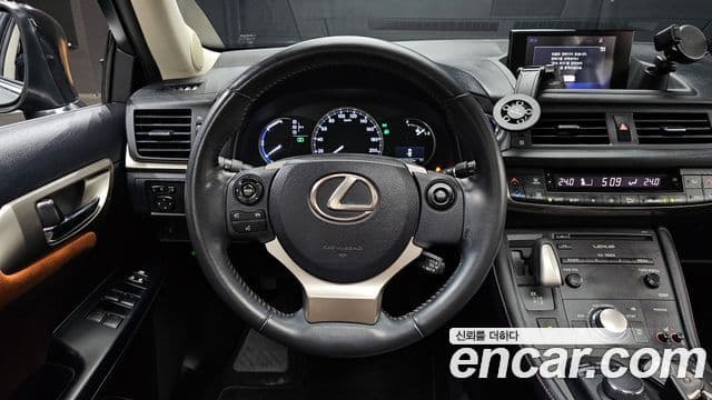 Lexus CT200h ZWA10, 2018 13