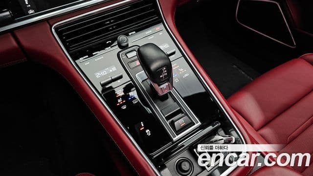 Porsche Panamera (971), 2018 8