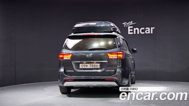 Kia All New Carnival VIP, 2016 4