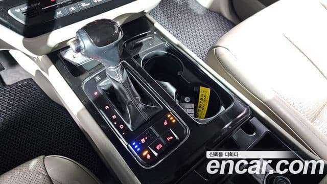 Kia All New Carnival VIP, 2016 9