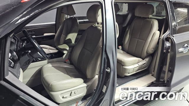 Kia All New Carnival VIP, 2016 10