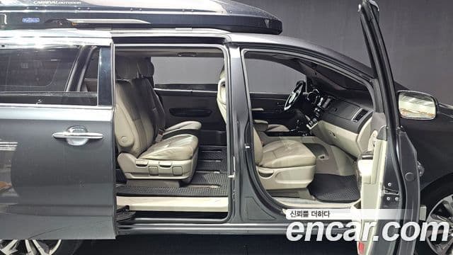 Kia All New Carnival VIP, 2016 12