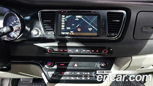 Kia All New Carnival VIP, 2016 15