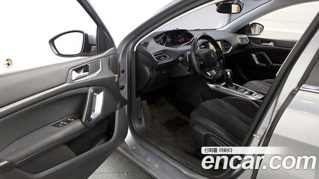 Peugeot 308 2세대 1.6 BlueHDi Allure, 2019 9