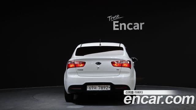 Kia All New Pride Luxury, 2012 4
