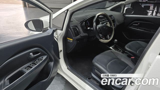 Kia All New Pride Luxury, 2012 11