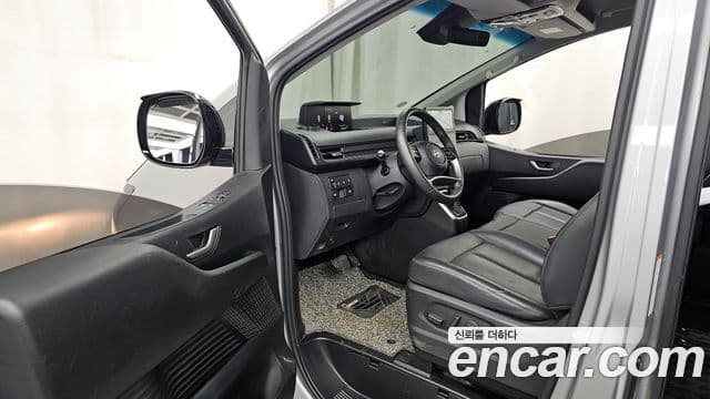 Hyundai Staria Modern, 2025 10
