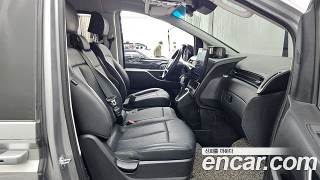 Hyundai Staria Modern, 2025 11