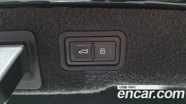 Audi A8 (D5) 60 TFSI Quattro LWB, 2021 4