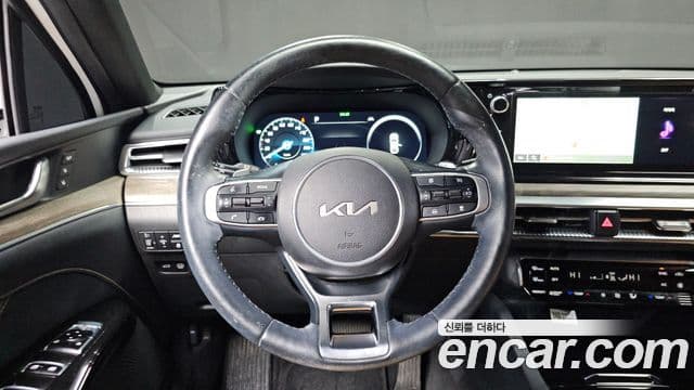 Kia K5 гибрид 3세대 Signature, 2023 13