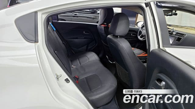 Kia All New Pride Prestige, 2014 12