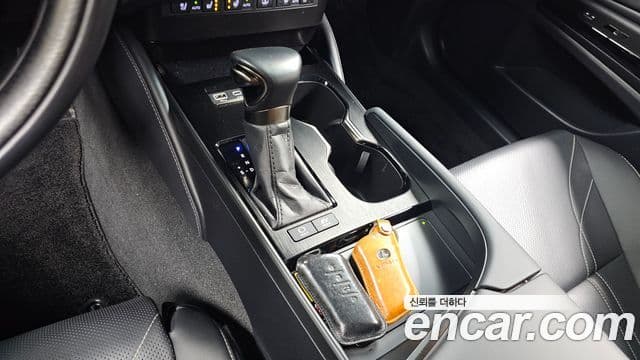 Lexus ES300h 7세대 Executive, 2025 16