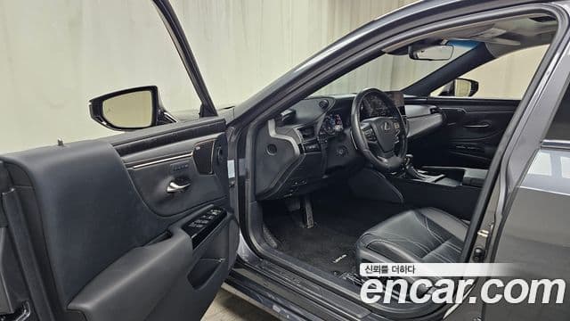 Lexus ES300h 7세대 Executive, 2025 18