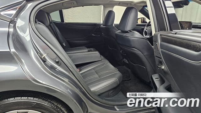 Lexus ES300h 7세대 Executive, 2025 13