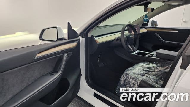 Tesla модель Y, 2024 10