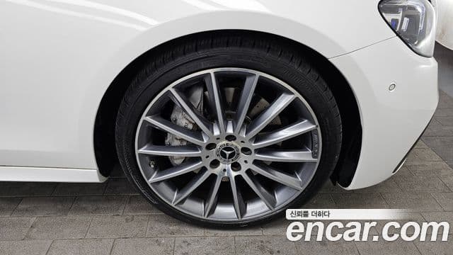 Mercedes-Benz E-класс W213 AMG Line, 2022 все фото