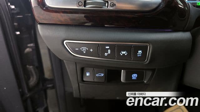 Genesis EQ900 Prestige, 2016 13