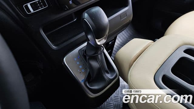 Hyundai Staria Modern, 2024 9