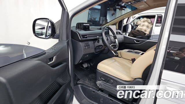 Hyundai Staria Modern, 2024 10
