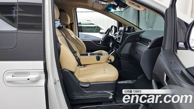 Hyundai Staria Modern, 2024 11