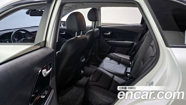 Kia The / новый New Niro Signature, 2022 11