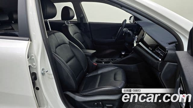 Kia The / новый New Niro Signature, 2022 12