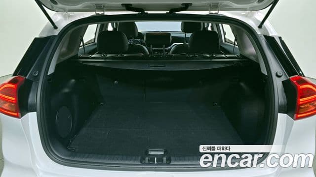 Kia The / новый New Niro Signature, 2022 20