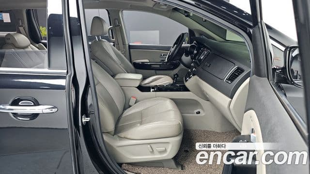 Kia All New Carnival Noblesse, 2015 11