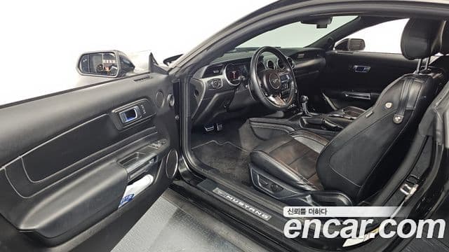 Ford Mustang купе, 2021 10