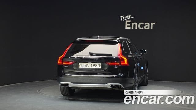 Volvo V90 Cross Country T5 Pro AWD, 2020 4