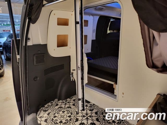 Hyundai Staria L3.5 кемпер, 2024 19