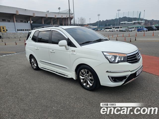KG모빌리티(SsangYong) Korando 투리스모 4WD TX 11인승, 2017 3