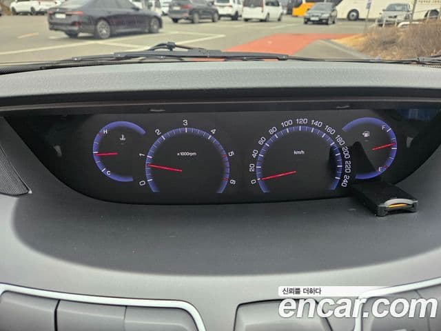 KG모빌리티(SsangYong) Korando 투리스모 4WD TX 11인승, 2017 16