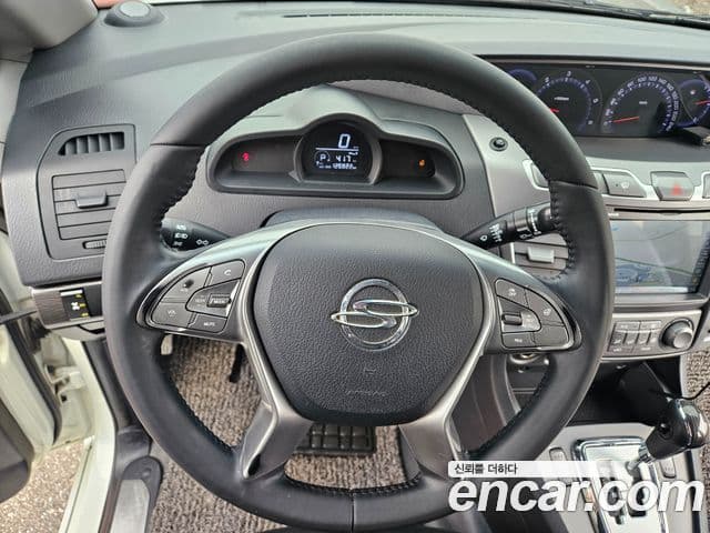 KG모빌리티(SsangYong) Korando 투리스모 4WD TX 11인승, 2017 19