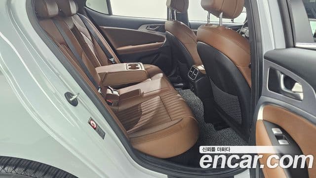 Genesis G70 Elite, 2019 3