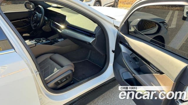 BMW 5시리즈 (G60) 523d xDrive M Sport, 2024 8