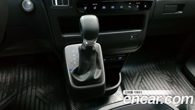 Hyundai Staria Modern, 2025 9