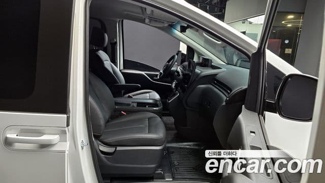Hyundai Staria Modern, 2025 10