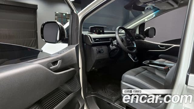 Hyundai Staria Modern, 2025 11