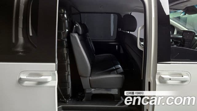 Hyundai Staria Modern, 2025 12
