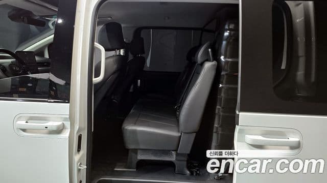 Hyundai Staria Modern, 2025 13